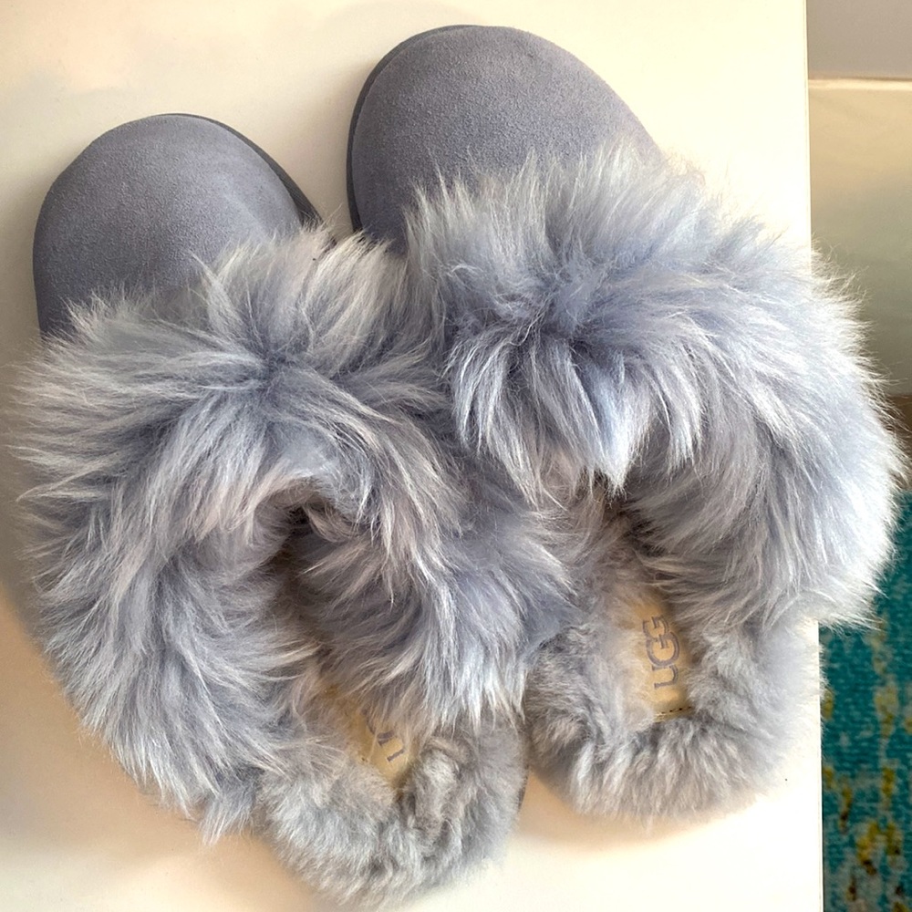 BRAND NEW UGG Slippers - Picture 2 of 3